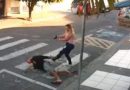 Μητέρα εξουδετερώνει ληστή που απειλεί παιδιά έξω από σχολείο – Προσοχή σκληρές εικόνες (video) Μητέρα εξουδετερώνει ληστή που απειλεί παιδιά έξω από σχολείο – Προσοχή σκληρές εικόνες (video)